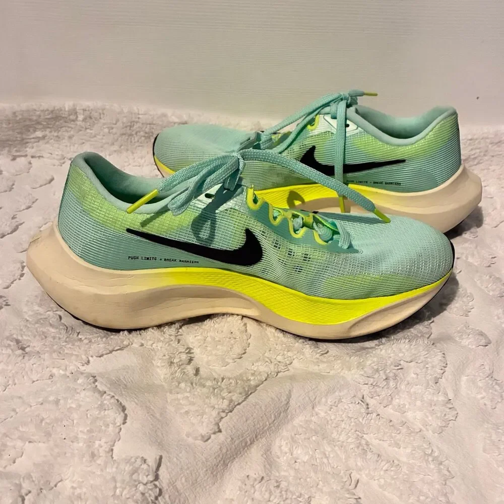 Nike Zoom Fly 5 Ghost Green Yellow Running Sneakers Women's Size 7.5